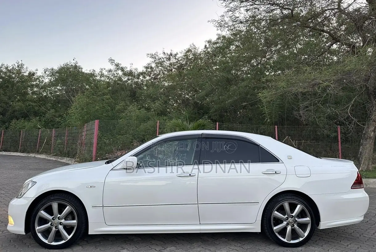 Toyota Crown 2006 White
