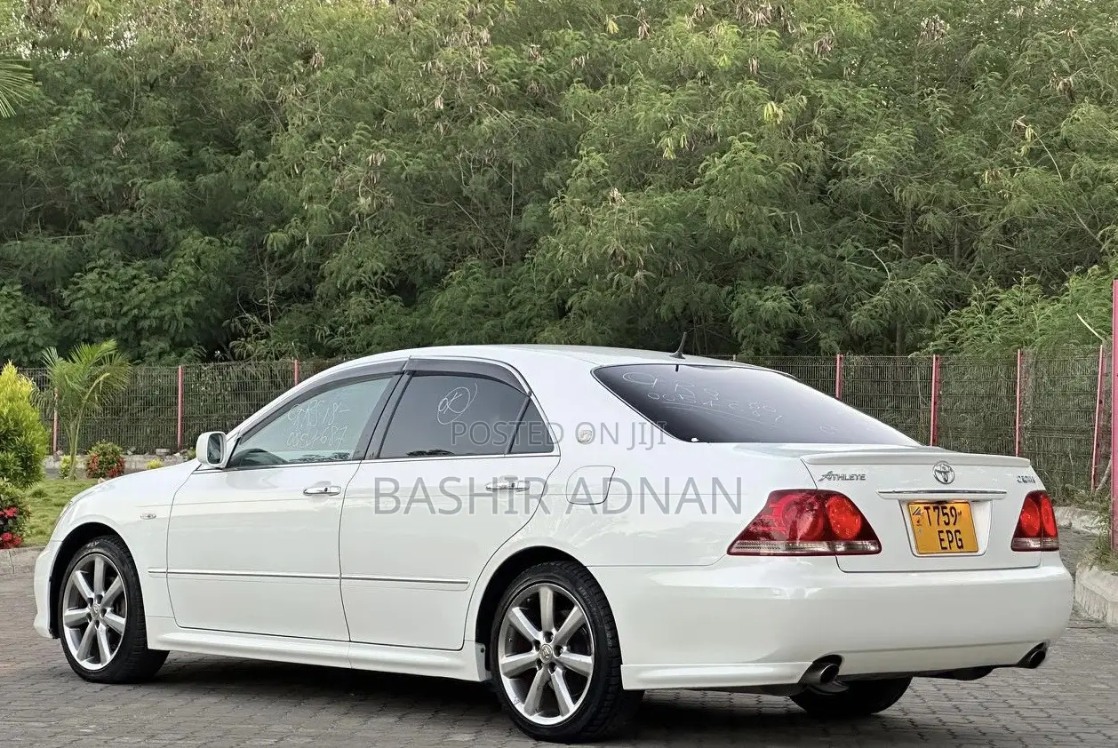 Toyota Crown 2006 White