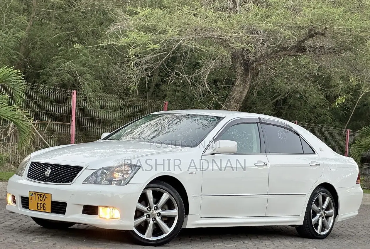 Toyota Crown 2006 White