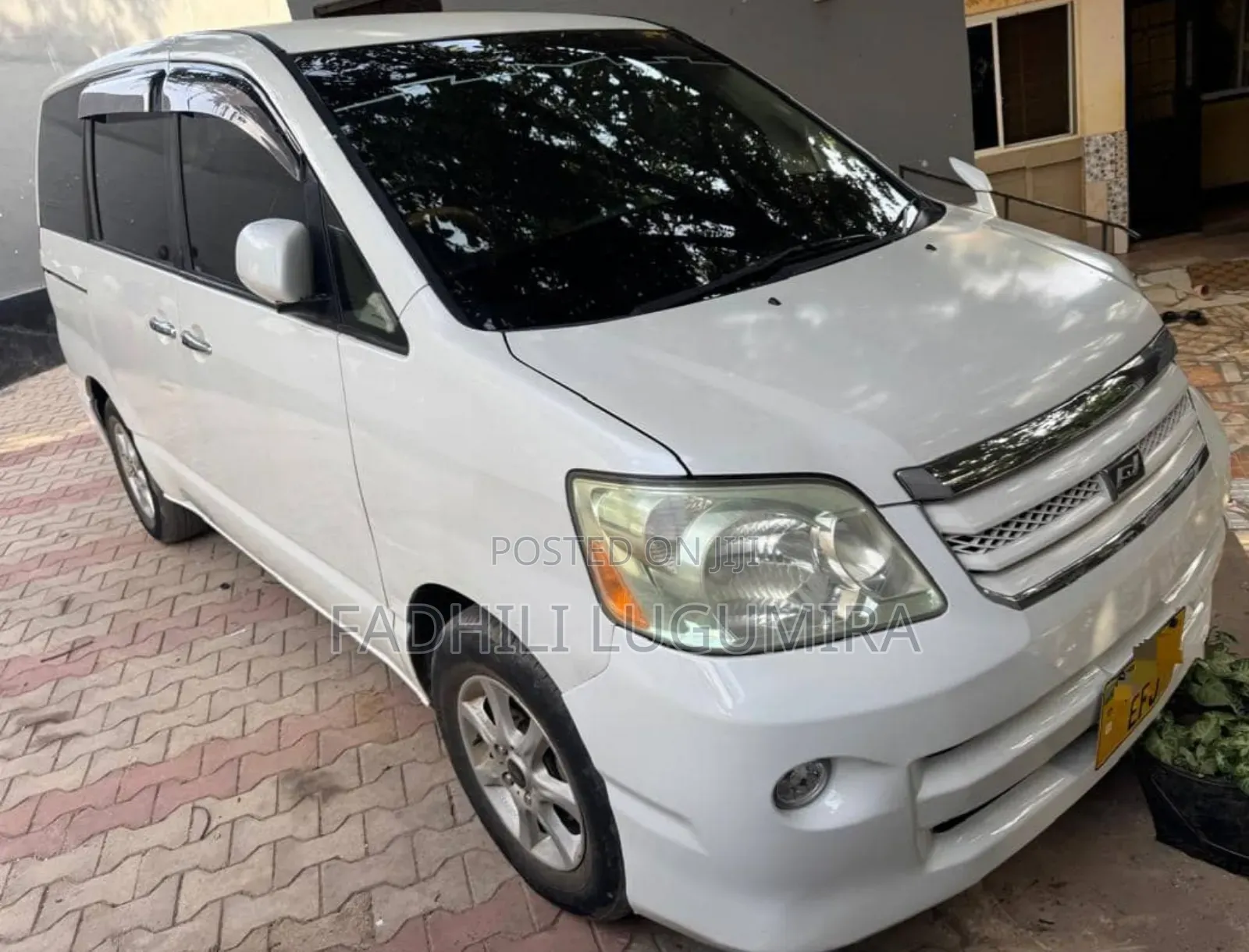 Toyota Noah 2003 White