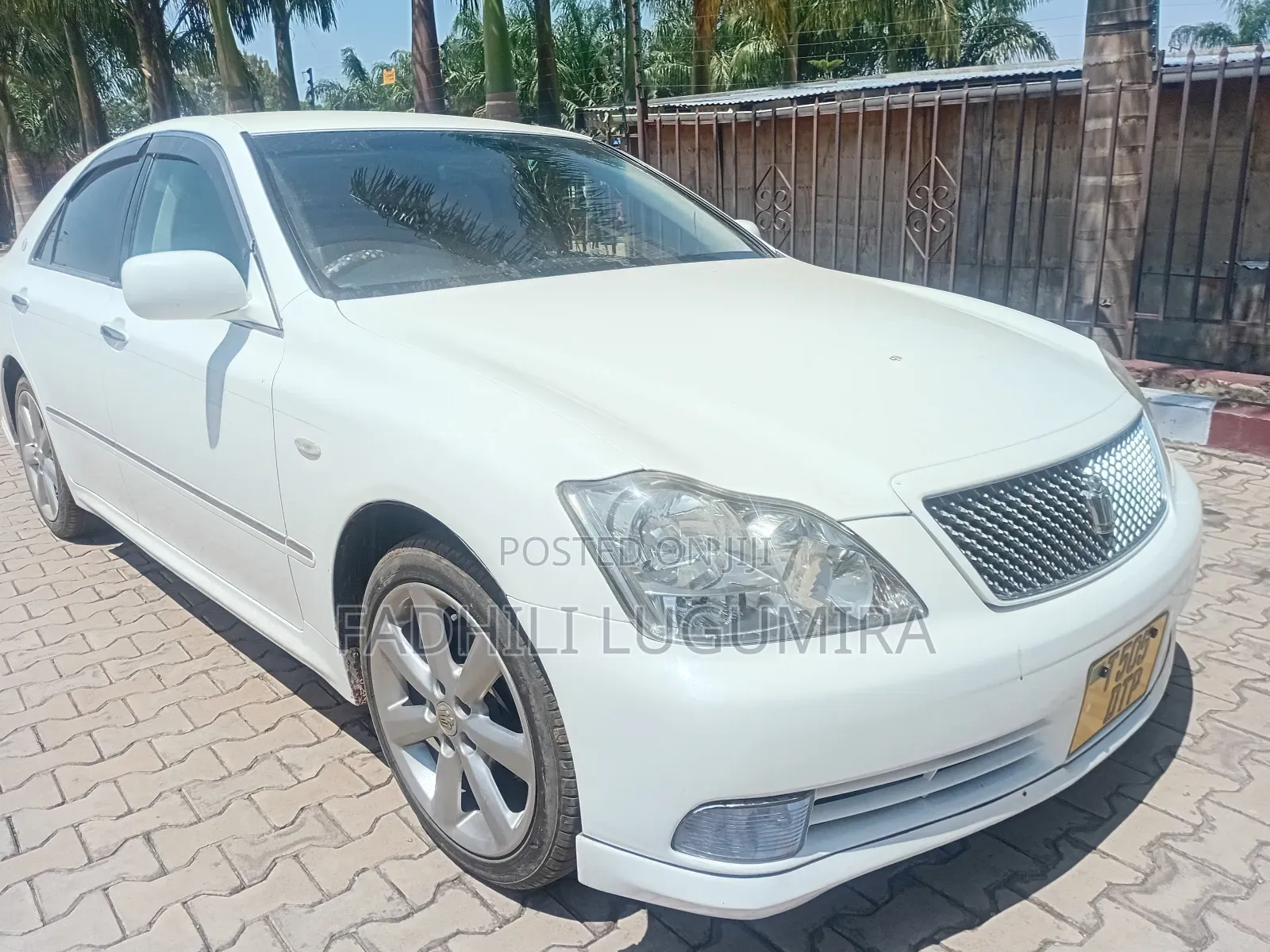 Toyota Crown 2004 White