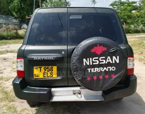 Nissan Patrol 2000 Green