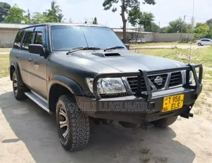 Nissan Patrol 2000 Green