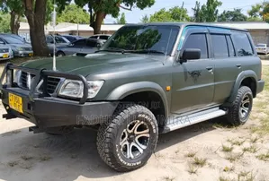 Nissan Patrol 2000 Green