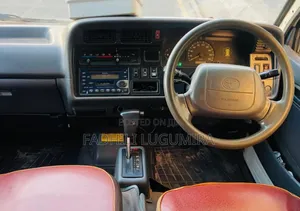 Toyota HiAce 2000 White