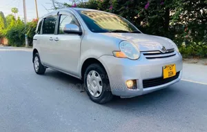 Toyota Sienta 2006 Silver