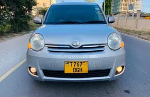 Toyota Sienta 2006 Silver