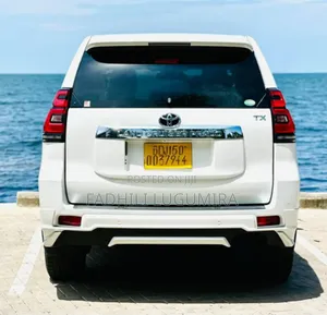 Toyota Land Cruiser Prado 2019 White
