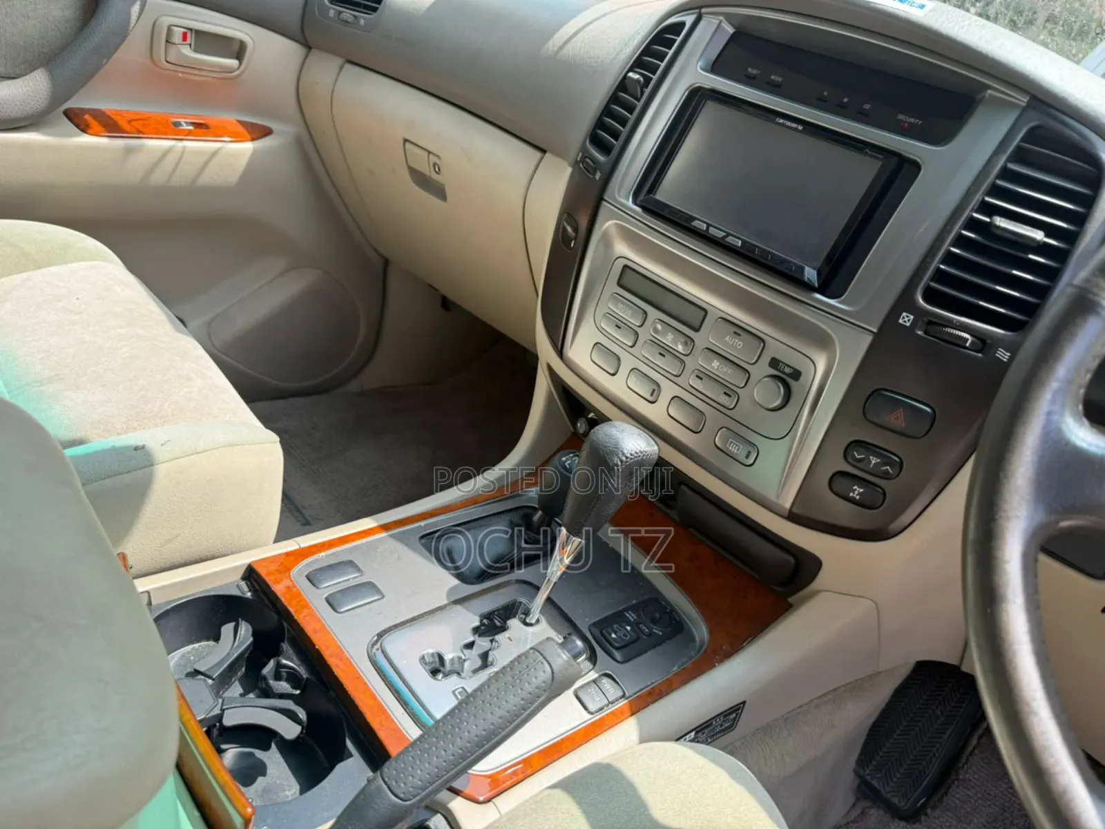 Toyota Land Cruiser 2004 White