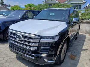 New Toyota Land Cruiser 2025 Black
