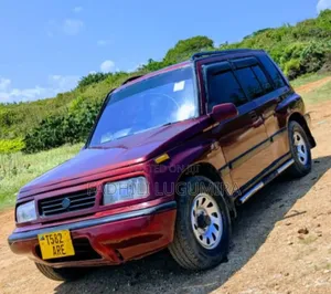 Suzuki Escudo 1999 Red