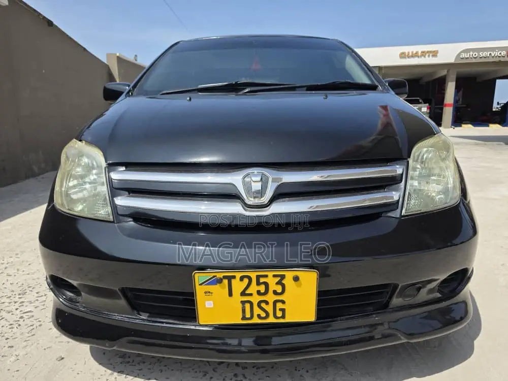 Toyota IST 2004 Black