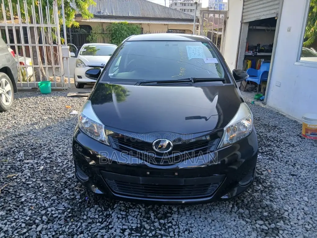 Toyota Vitz 2012 Black