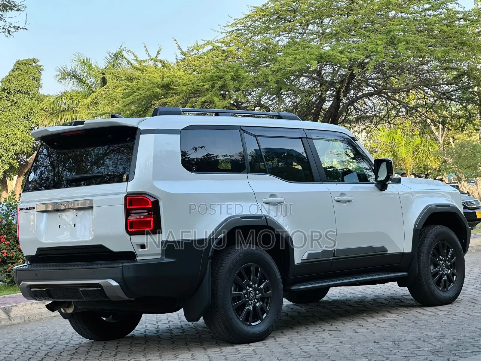 Toyota Land Cruiser Prado 2025 White