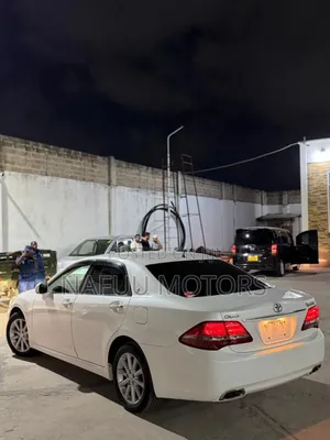 Toyota Crown 2009 White