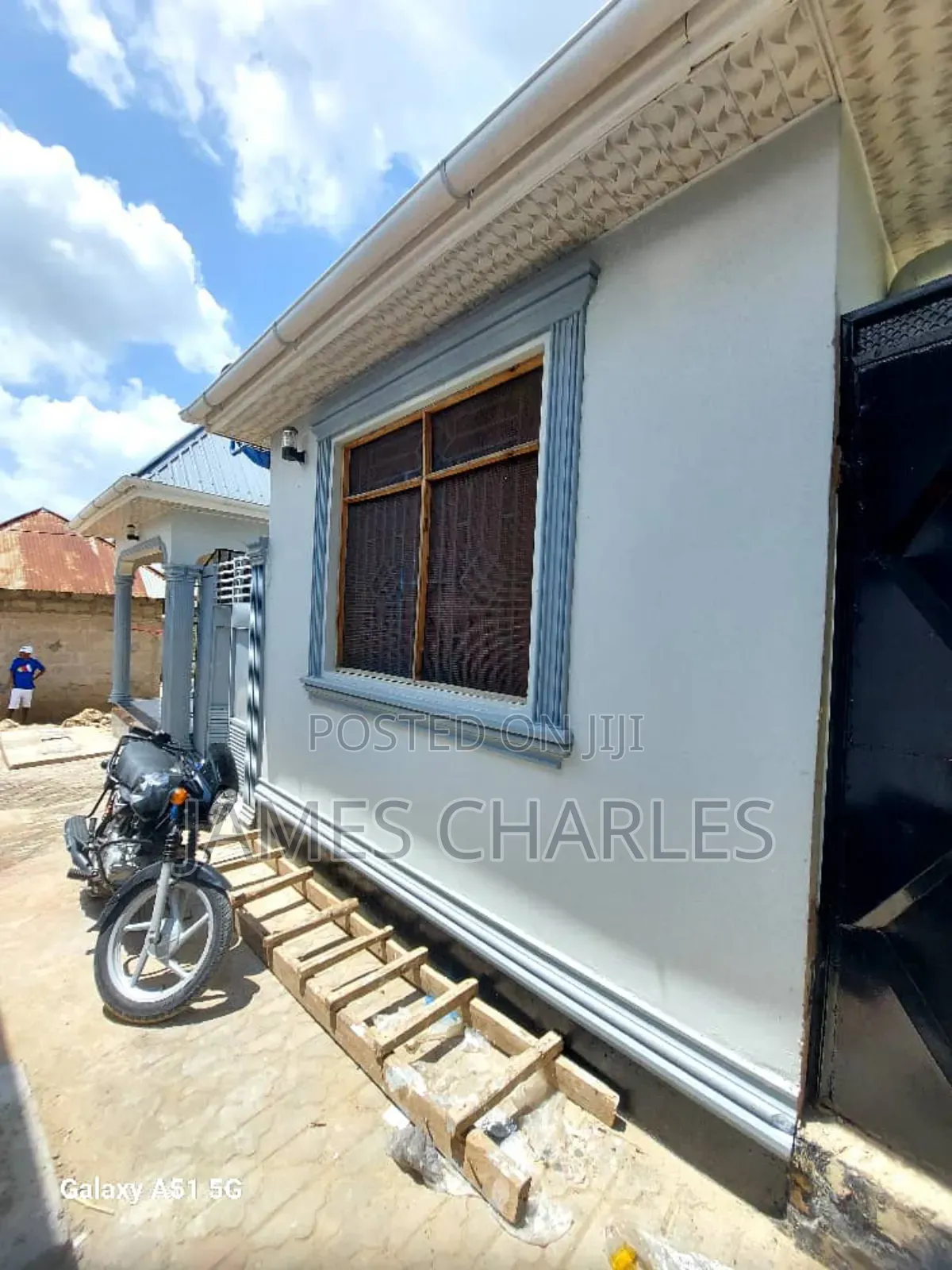 18bdrm House in Mbagala Charambe for sale