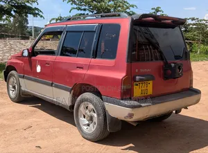 Suzuki Escudo 1998 Red