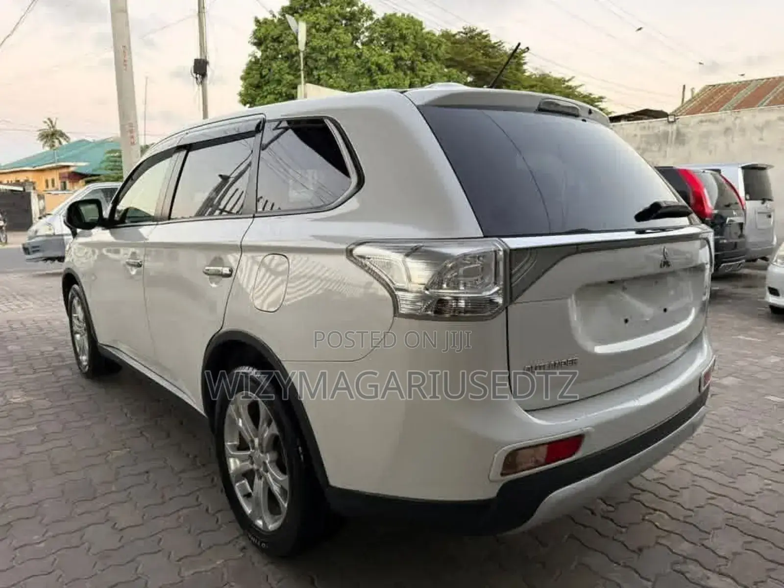 Mitsubishi Outlander 2015 White