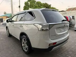 Mitsubishi Outlander 2015 White