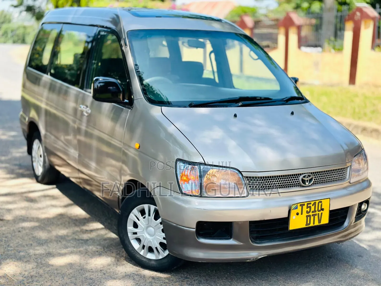 Toyota Noah 2001 Silver