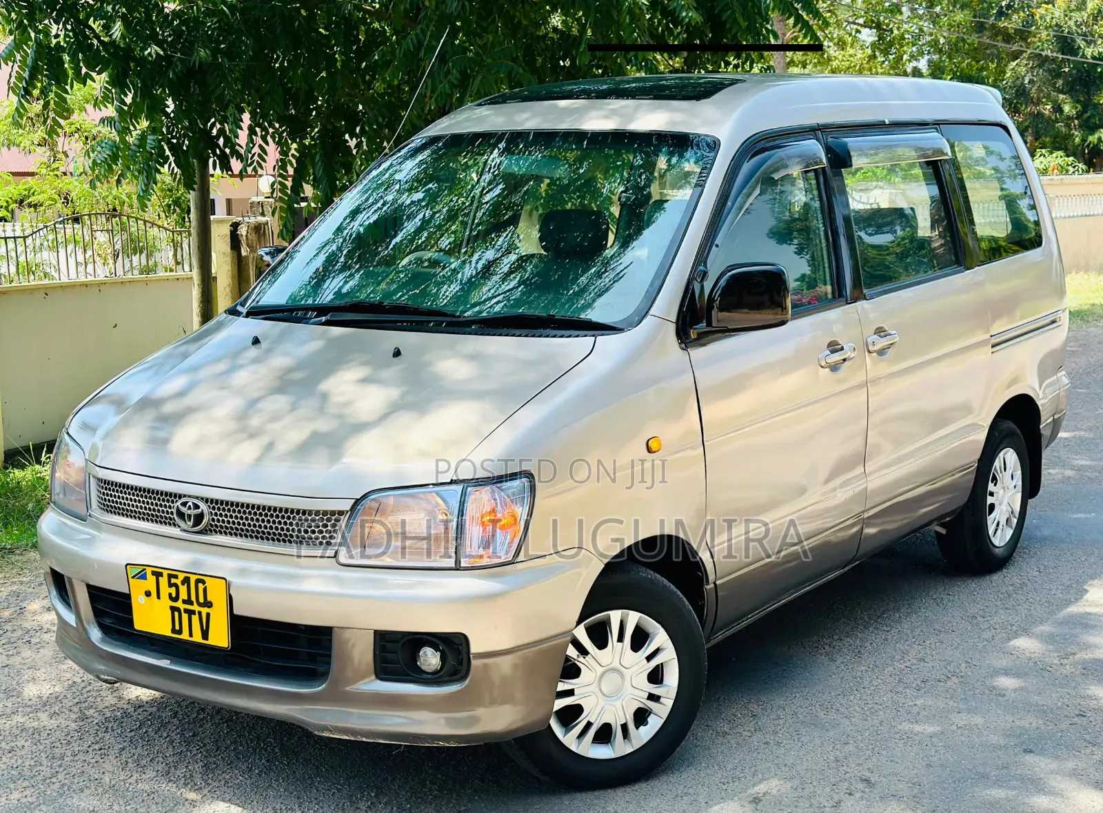 Toyota Noah 2001 Silver