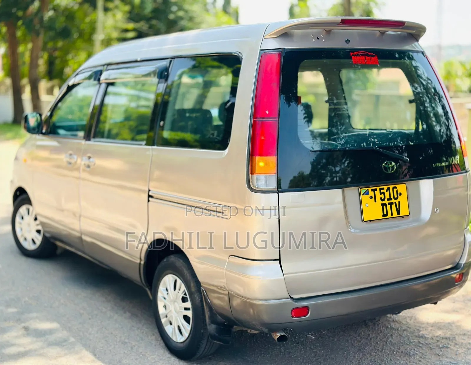 Toyota Noah 2001 Silver