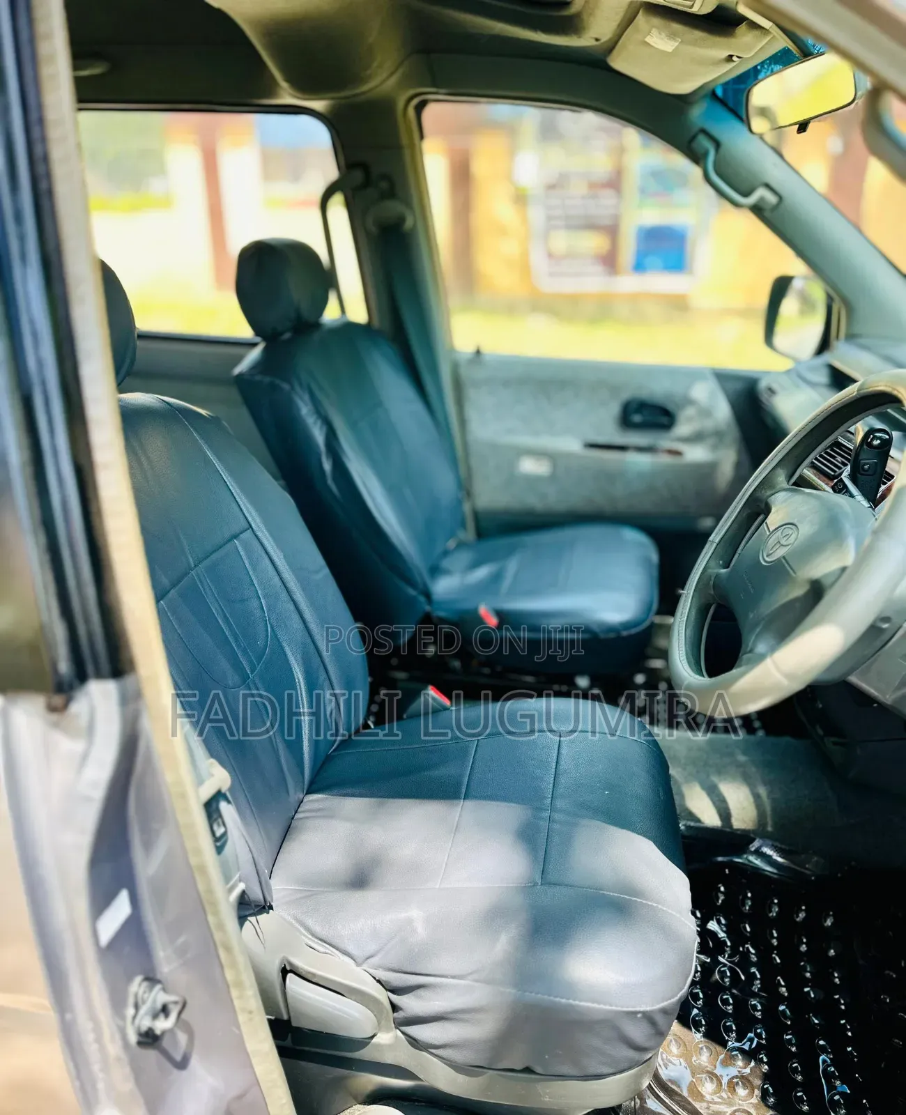 Toyota Noah 2001 Silver