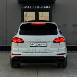 Porsche Cayenne 2016 White