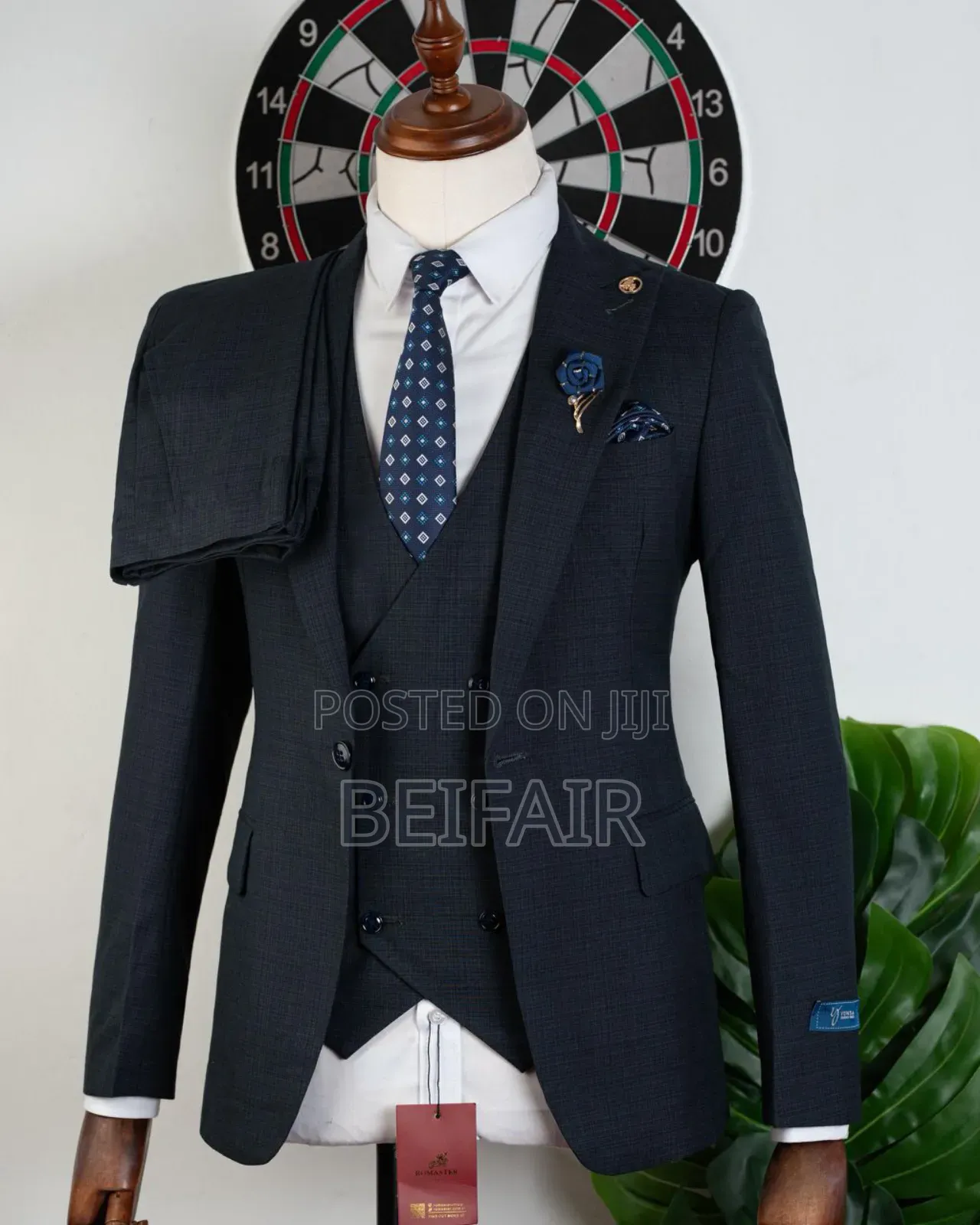 Detailed Dark Blue Suit