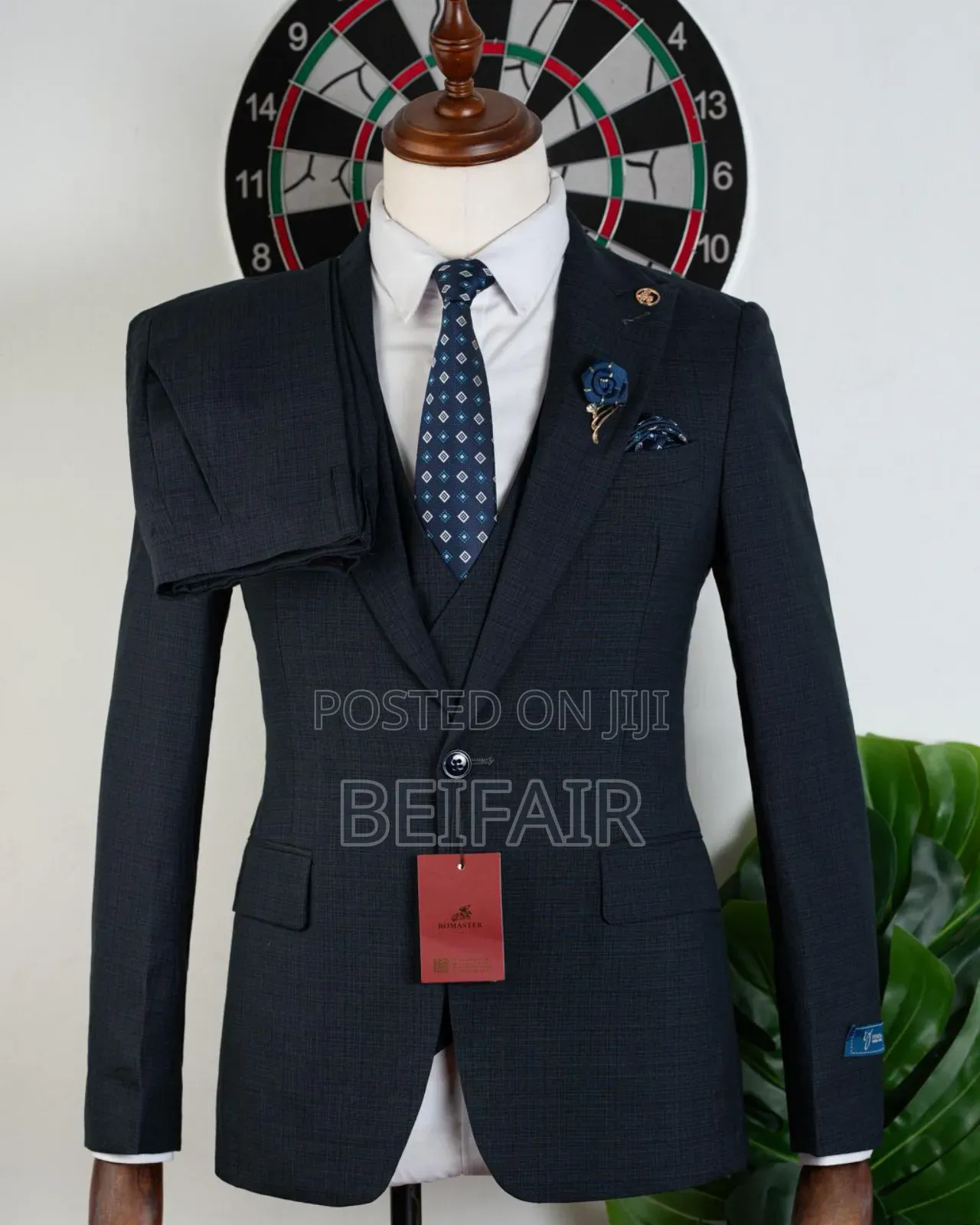 Detailed Dark Blue Suit