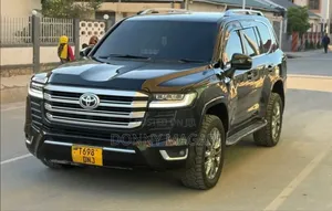 Toyota Land Cruiser 2023 Black