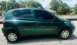 Toyota Vitz 2002 Green