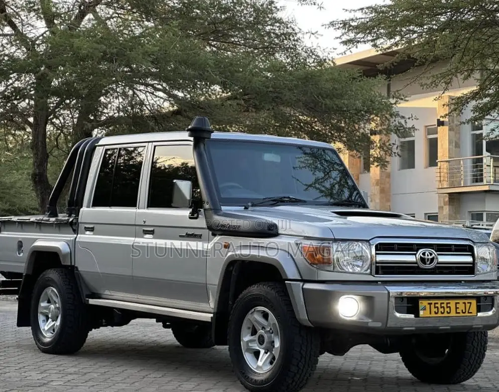 Toyota Land Cruiser 2017 Silver