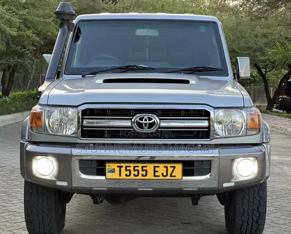 Toyota Land Cruiser 2017 Silver