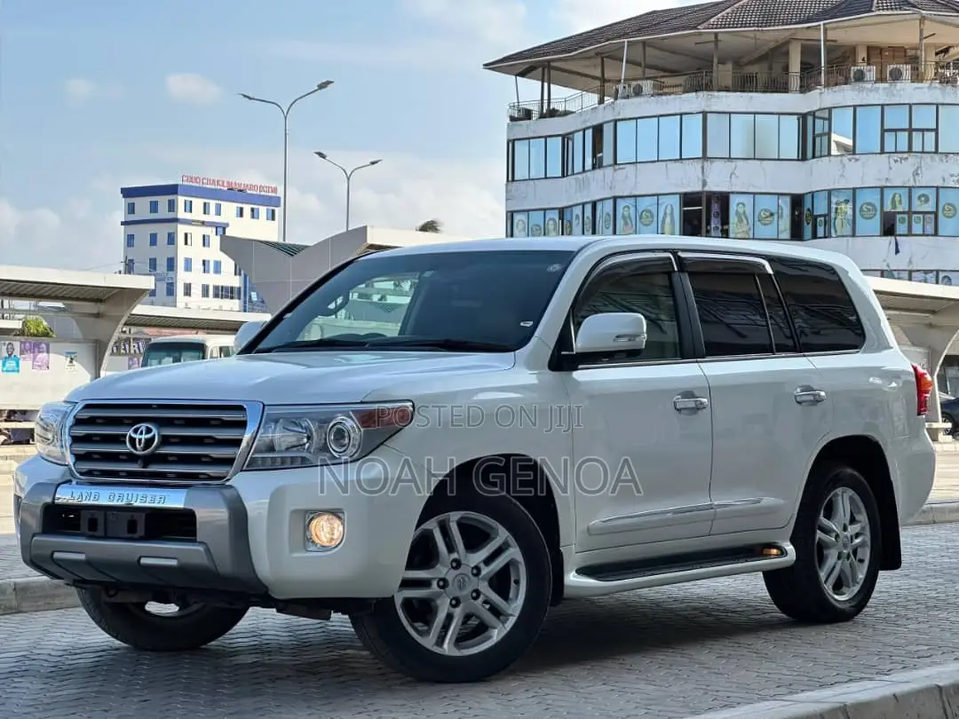 Toyota Land Cruiser 2011 White