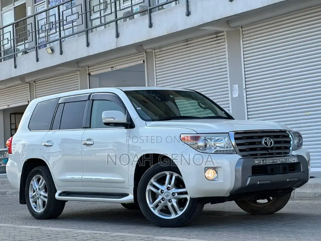 Toyota Land Cruiser 2011 White