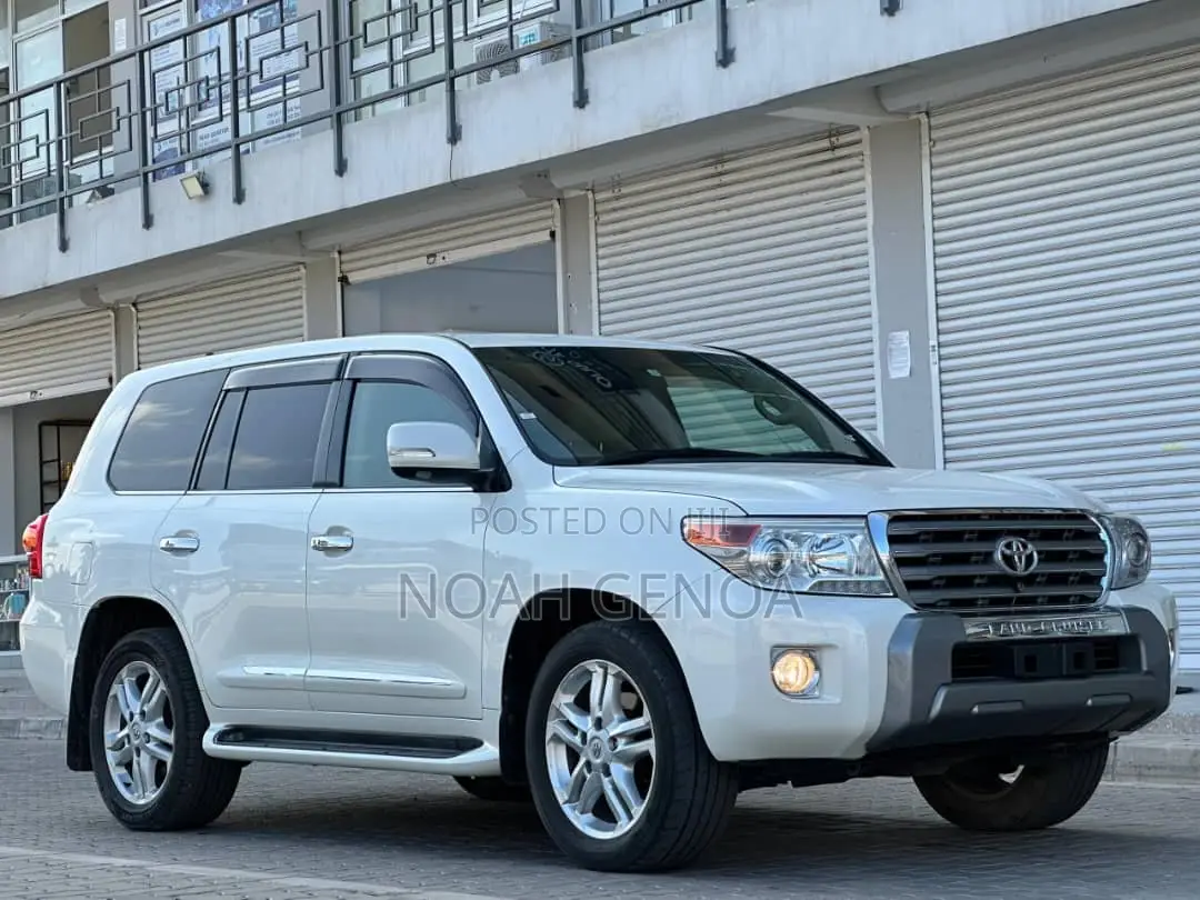 Toyota Land Cruiser 2011 White