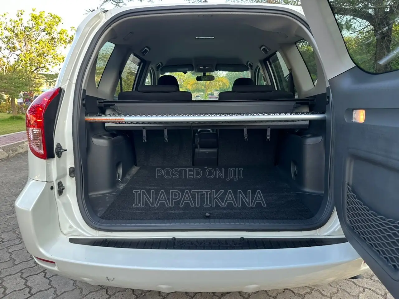 Toyota Vanguard 2010 Pearl