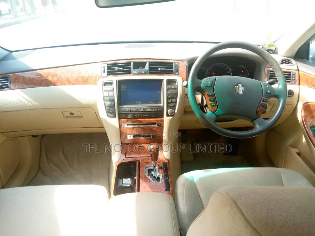 Toyota Crown Royale 2005 Silver