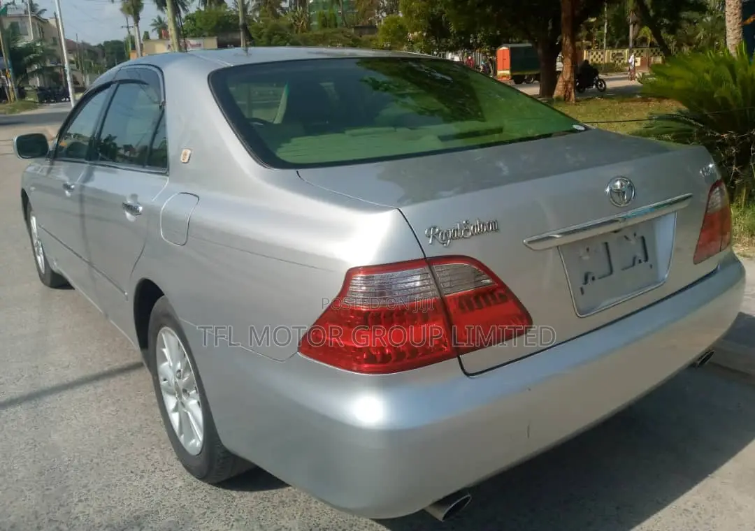 Toyota Crown Royale 2005 Silver
