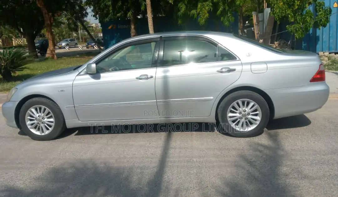 Toyota Crown Royale 2005 Silver