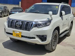 Toyota Land Cruiser Prado 2018 White