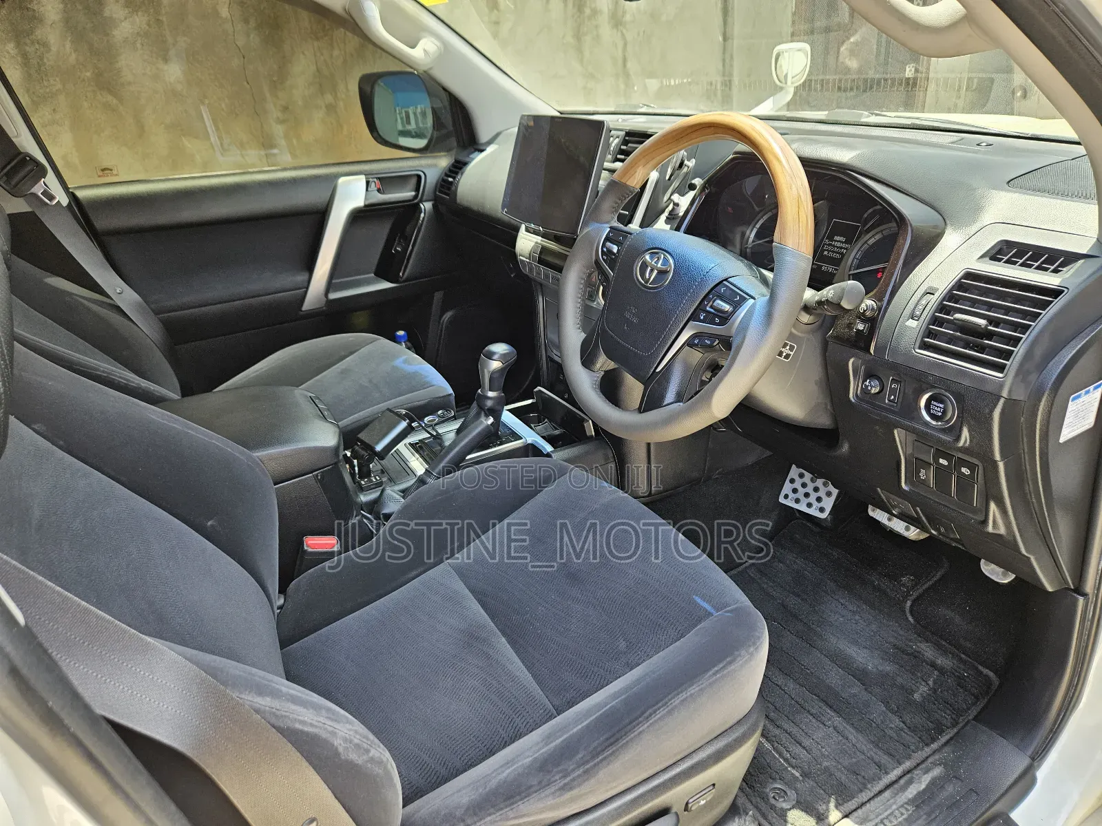 Toyota Land Cruiser Prado 2018 White