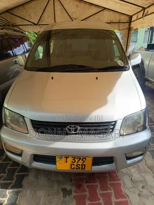 Toyota Noah 2001 Silver