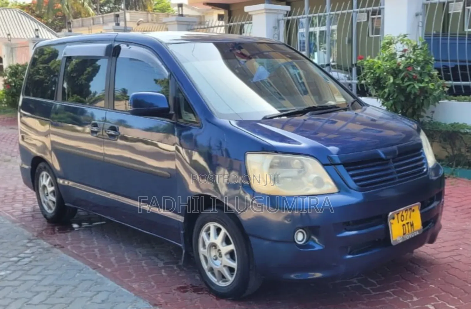 Toyota Noah 2004 Blue