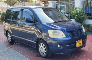 Toyota Noah 2004 Blue