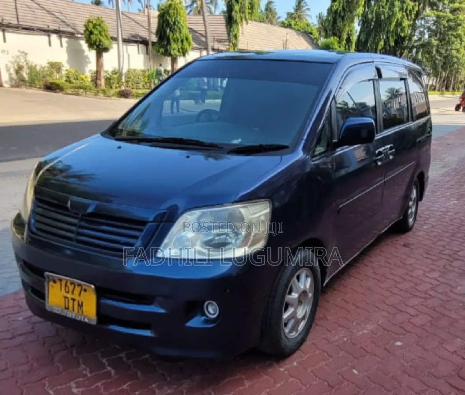 Toyota Noah 2004 Blue