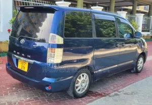 Toyota Noah 2004 Blue