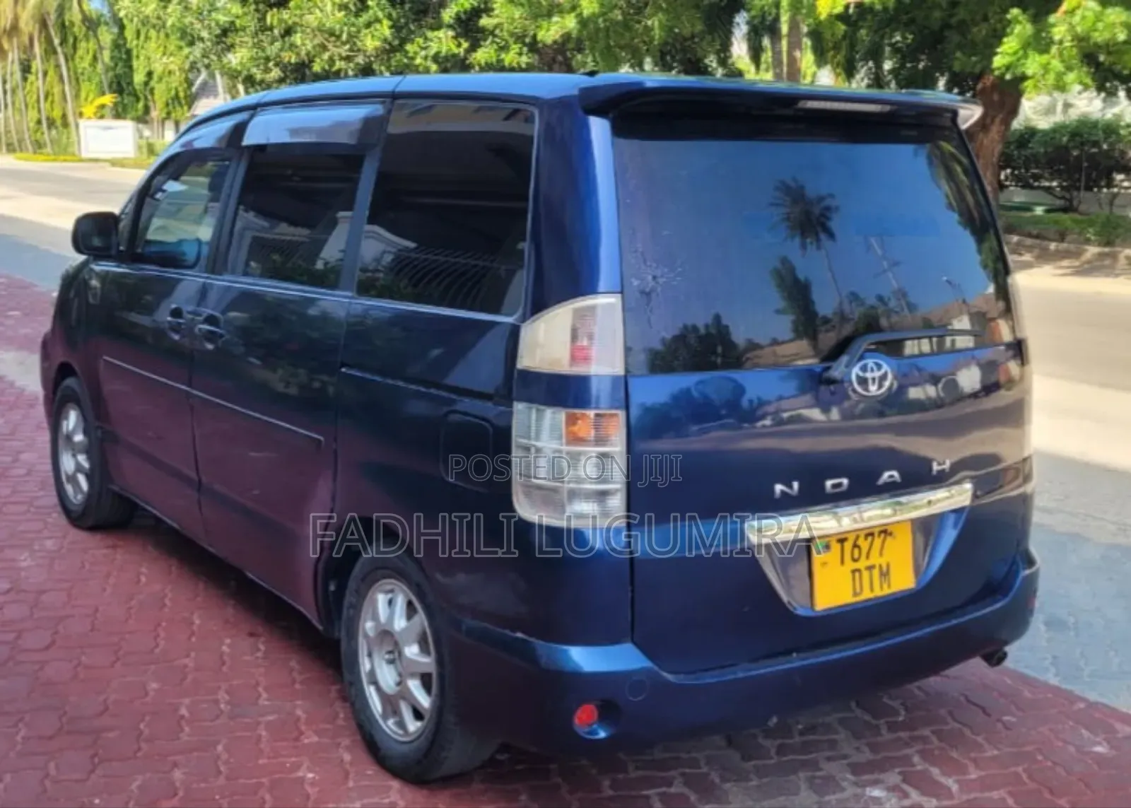 Toyota Noah 2004 Blue