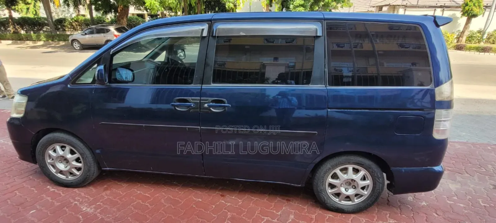 Toyota Noah 2004 Blue